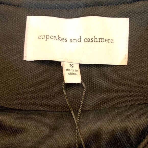 Cupcakes and cashmere black zippers snaps lined crop pockets brand new - Picture 5 of 5